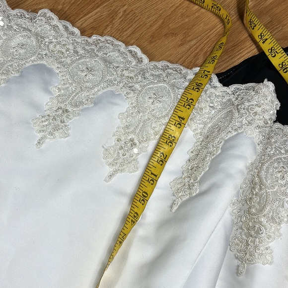 Mock neck beaded sheer lace wedding gown size S - Picture 5 of 7